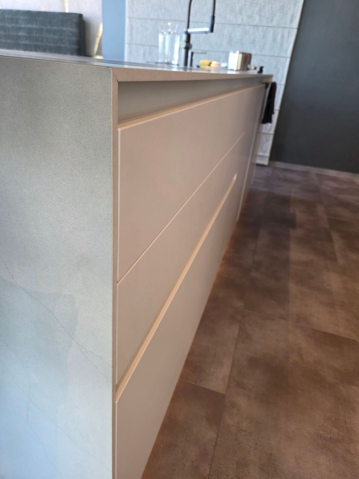 Ku%CC%88cheninsel%20A%20%283%29-r1gk0jg6avwsrb6